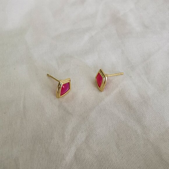 Kendra Scott Monica Light Burgundy Illusion Gold Stud Earrings - Picture 3 of 4